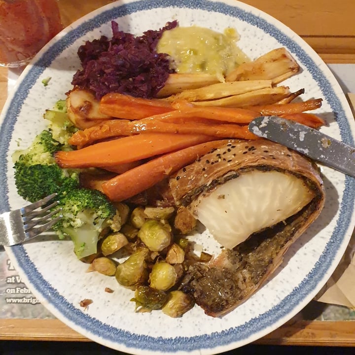 photo of Mad Cucumber Festive Wellington roast shared by @militantvegan on  11 Dec 2022 - review