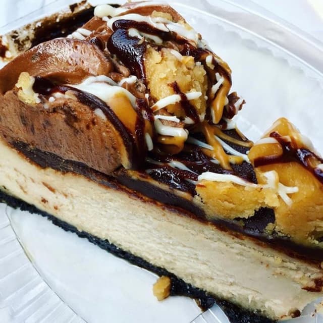菜肴“Chocolate Peanut Butter Cheesecake Brownie”的照片