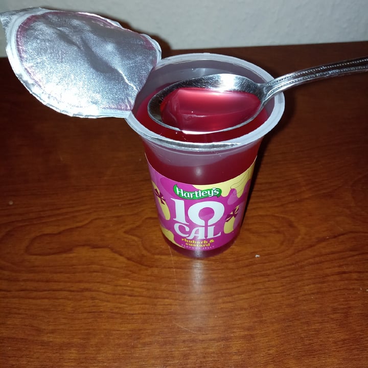 photo of Hartley’s 10 Cal Rhubarb & Custard Flavour Jelly shared by @supersupergirl on  13 May 2021 - review