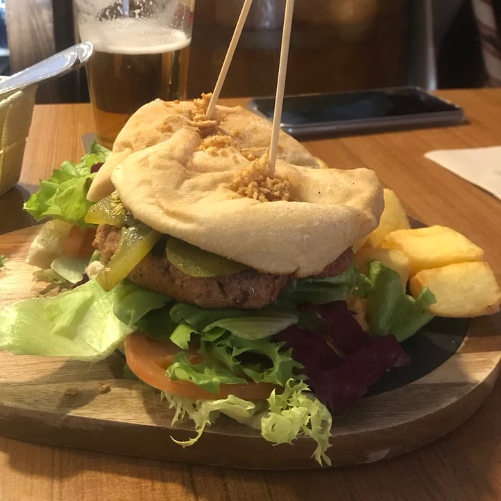 photo of Rincón de Alba Hamburguesa con patatas gajo shared by @laumarono on  29 Jan 2021 - review