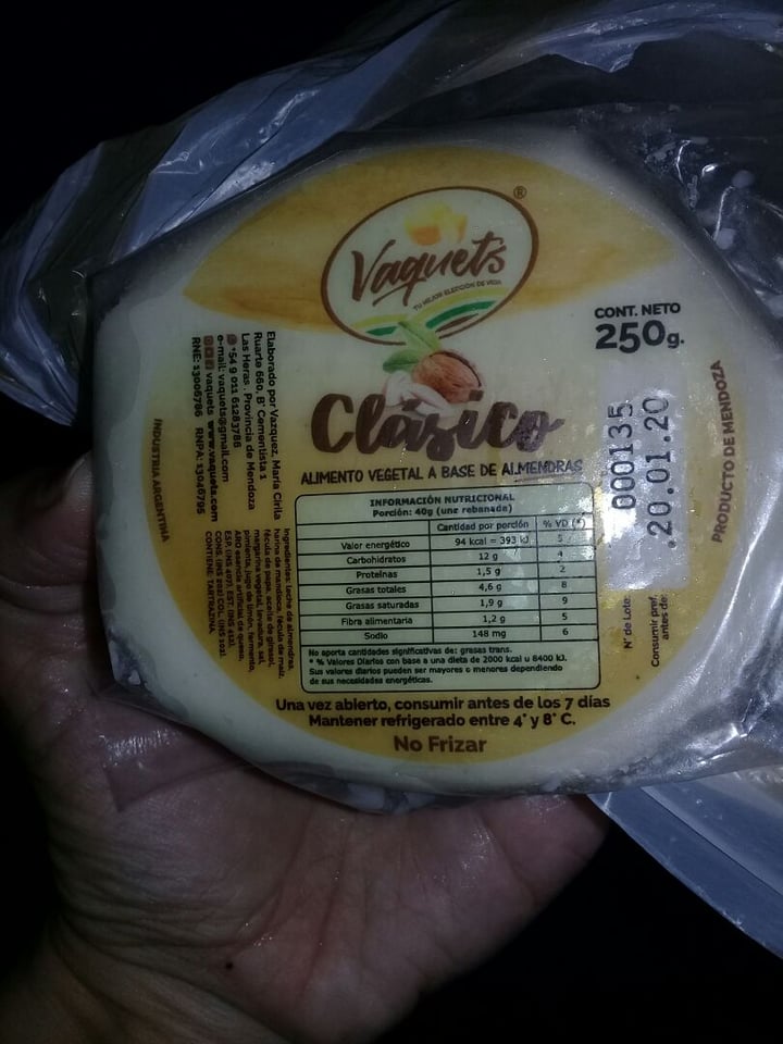 photo of Vaquets Queso Cremoso a Base de Almendras shared by @taniasch on  17 Jan 2020 - review