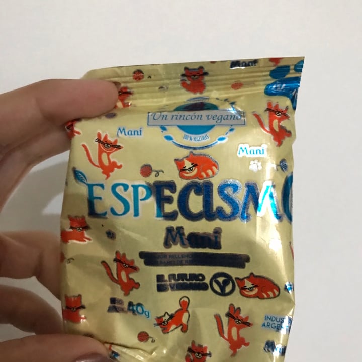 photo of Un Rincón Vegano Especismo Cero Alfajor Relleno De Mani Con Baño De Repostería Blanco shared by @taniaf6 on  13 Jul 2021 - review