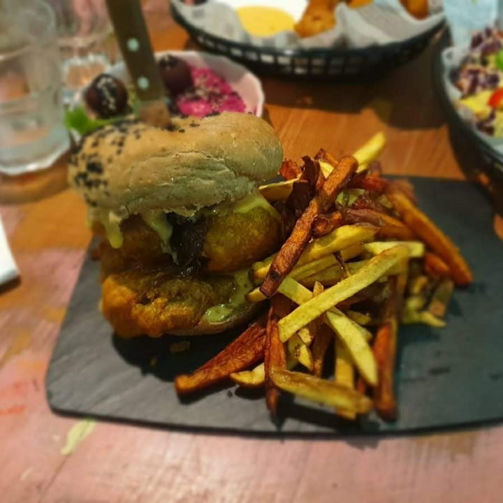 photo of Foam and Fork Gzira Vegan burger and salad shared by @jamie371993 on  26 Aug 2020 - review