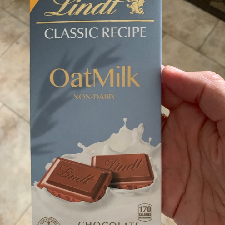 photo of Lindt Oatmilk Chocolate shared by @vegselina on  02 Dec 2022 - review