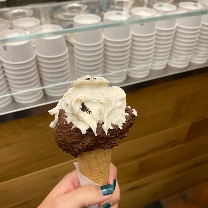 review photo of La Gelatiera Stracciatella Vegana shared by @iraisa on 06 Nov 2022 - review