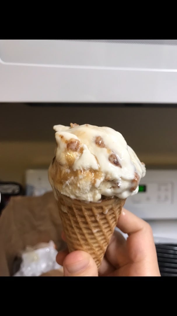 photo of Ben & Jerry's Caramel Almond Brittle Non-Dairy Frozen Dessert shared by @sam0729 on  01 Oct 2019 - review
