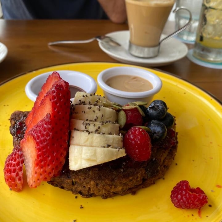 photo of Privé Tiong Bahru PB&J with Flourless Banana & Oat Pancakes shared by @laureguilbaud on  07 Sep 2020 - review