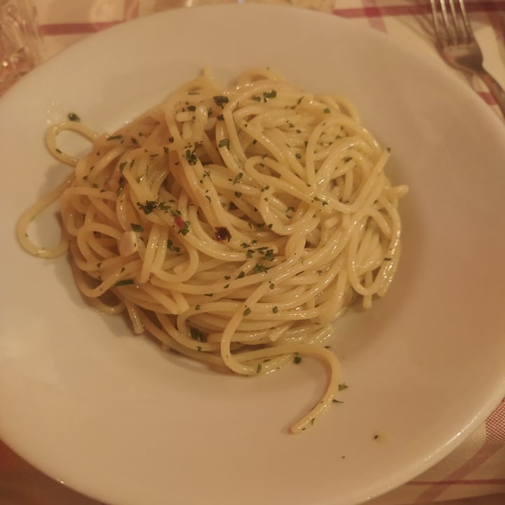 photo of Ai Balestrari sul Naviglio Pavese Spaghetti Aglio Olio E Peperoncino shared by @chiaracappellini on  01 Sep 2022 - review
