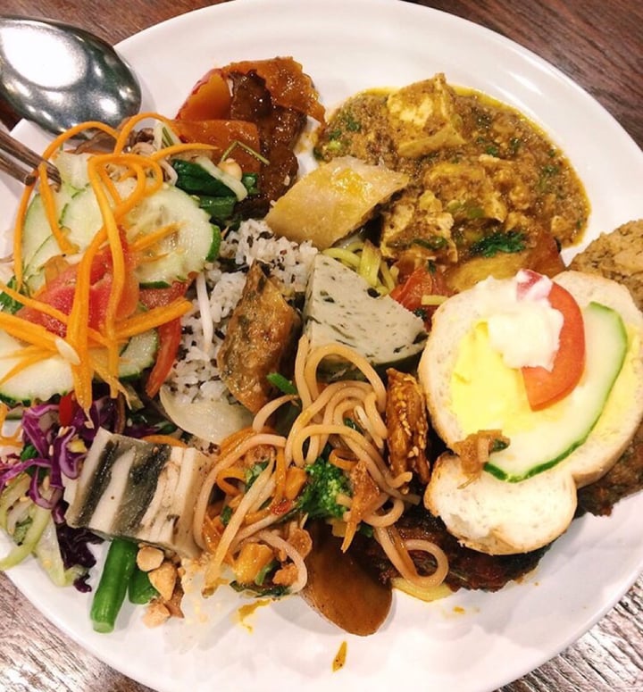 photo of Chay An Lạc 109 Trần Hưng Đạo Hà nội Vegan buffet shared by @iammai143 on  27 May 2019 - review