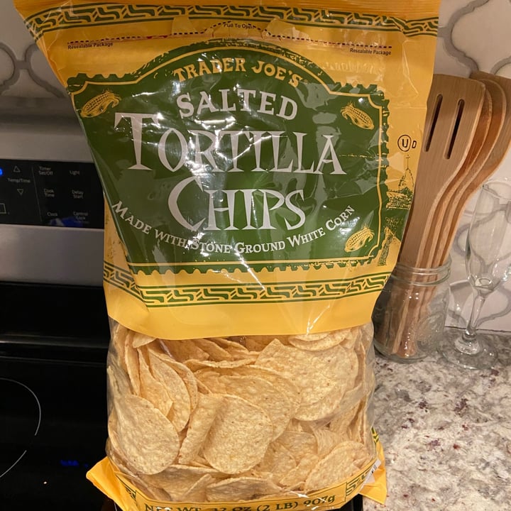 photo of Trader Joe's Salted Tortilla Chips shared by @crandazzo on  17 Oct 2021 - review