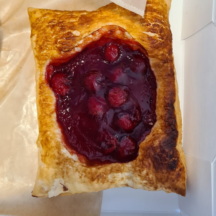 review photo of Vida Vegan Co Cherry pastry shared by @sofihuasteca on 26 Mar 2022 - review