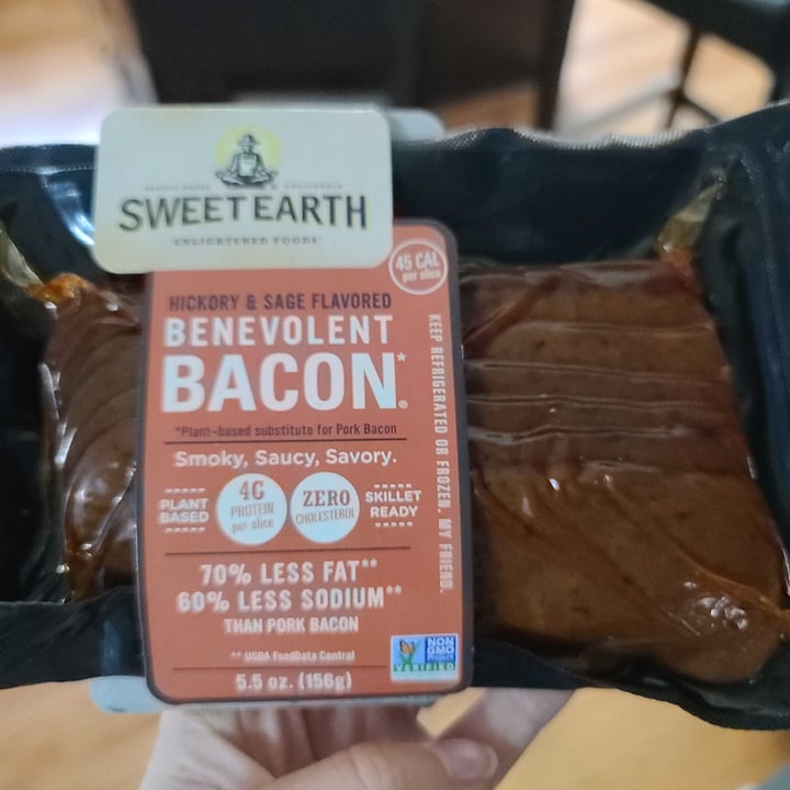 review photo of Sweet Earth Benevolent Bacon Hickory & Sage Smoked Seitan Bacon shared by @hollywoodtoldu on 22 Oct 2020 - review