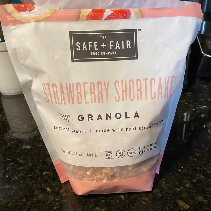 review photo of Costco Strawberry Shortcake Granola shared by @yessicatarango on 21 Aug 2020 - review