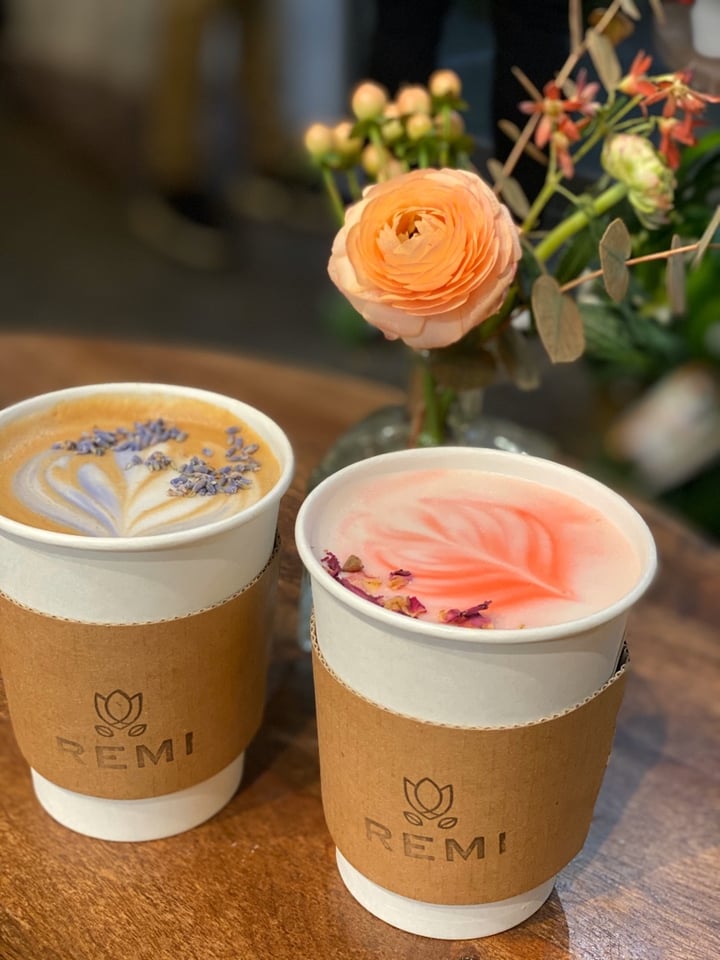 review photo of Remi Flower & Coffee Lavender Latte With Oat Milk shared by @miches-come-true on 12 Dec 2019 - review