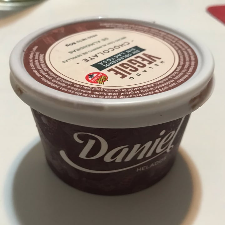 photo of Helados Daniel Helado Veggie de chocolate shared by @julyenciso on  15 Nov 2021 - review