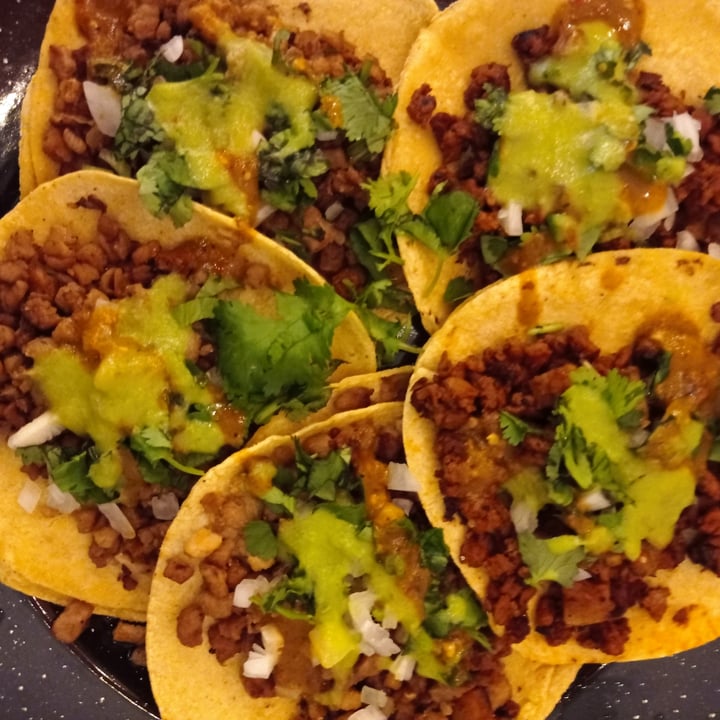 photo of Veganos la taqueria Tacos De Bistec De Soya shared by @viviendovegano on  29 Nov 2021 - review