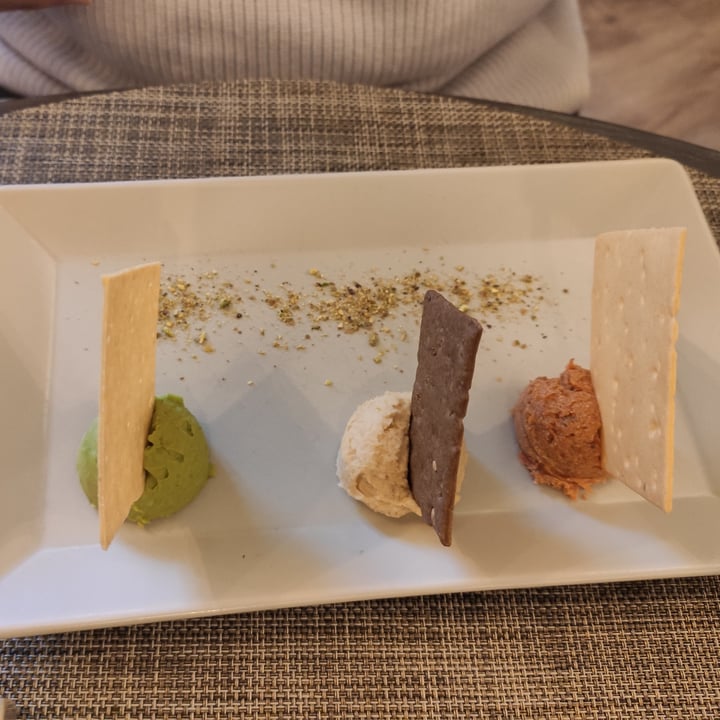 photo of GingerGi Veggie-Pop restaurant Trittico di hummus shared by @meba411 on  05 Dec 2021 - review