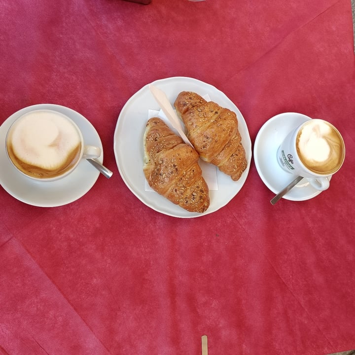 review photo of Cafè Plazuela Cornetto Vegano shared by @martabarnes on 13 Nov 2022 - review