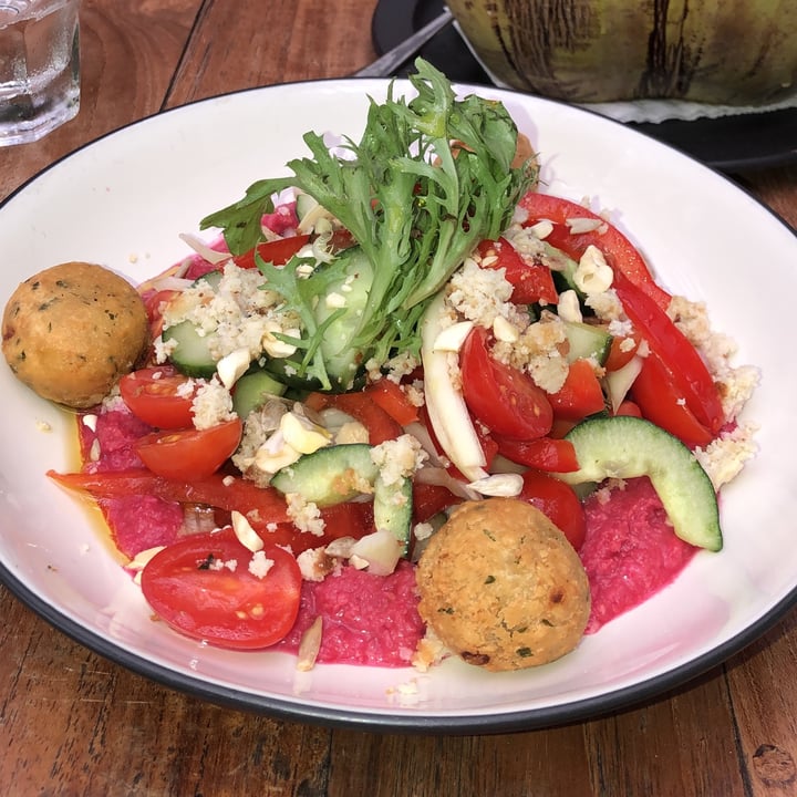 review photo of Restaurant Manggis Greek salad shared by @liftsplantshine on 21 Dec 2021 - review