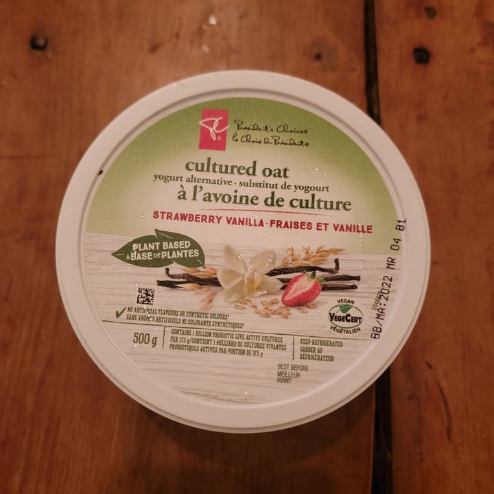 photo of President's Choice Cultured oat Strawberry Vanilla shared by @christellev on  04 Feb 2022 - review