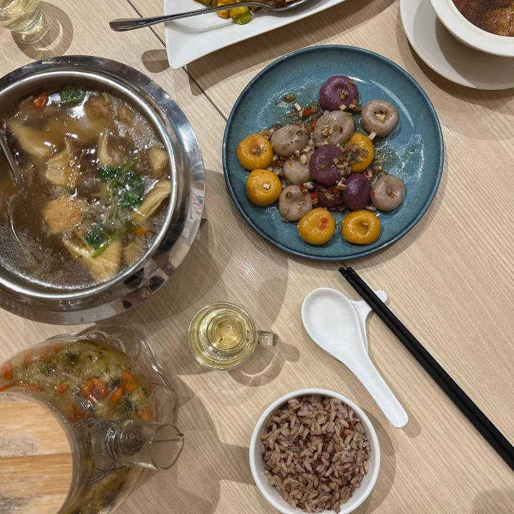 review photo of Lotus Vegetarian Restaurant Truffle Mixed Mushroom Dumplings shared by @zyinwty on 18 May 2022 - review