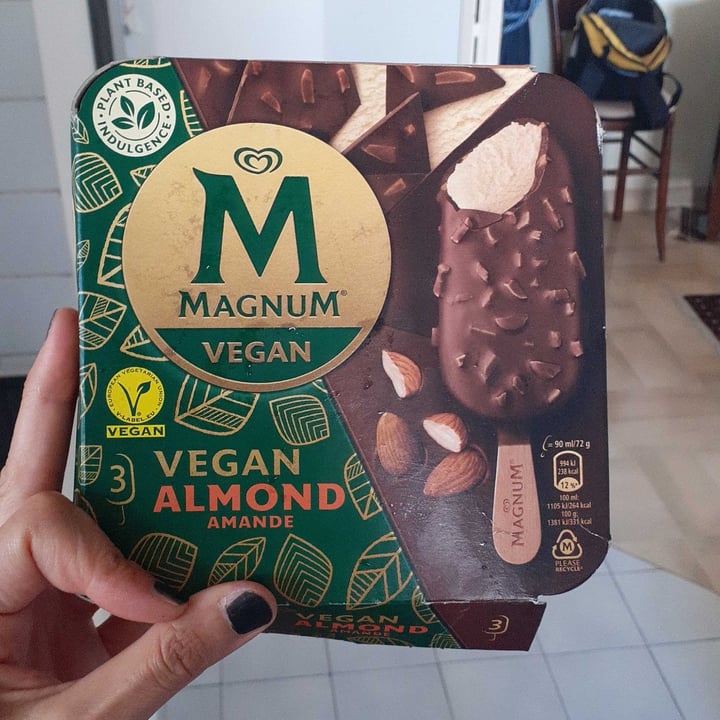 photo of Magnum Magnum Vegan Almond shared by @blupola on  21 Jul 2022 - review
