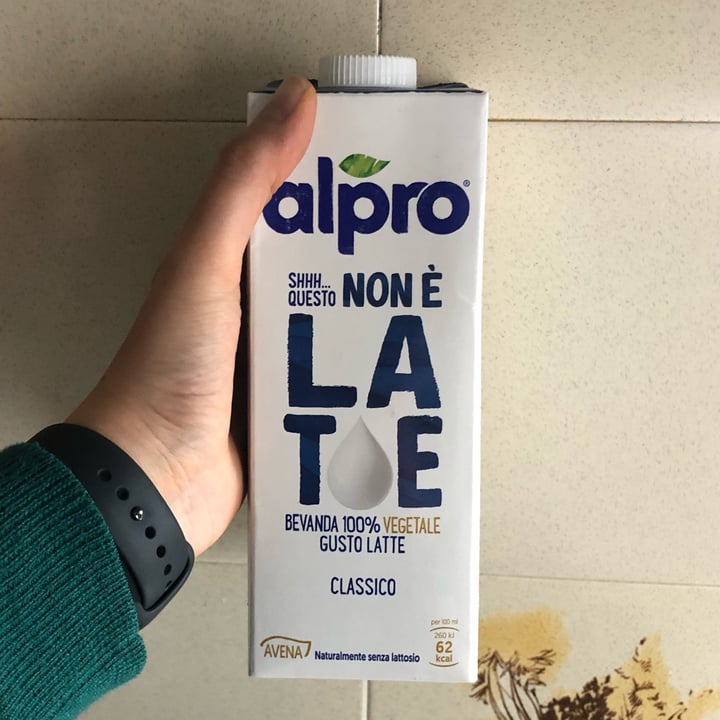 photo of Alpro This is Not Milk Classic Questo Non è Late Classico shared by @paolacama on  16 Apr 2022 - review