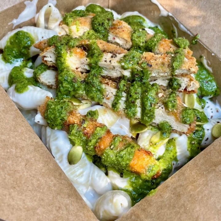 photo of Avocadamama Crispy Chick’n Pesto Mac shared by @tianaowen on  07 Apr 2021 - review