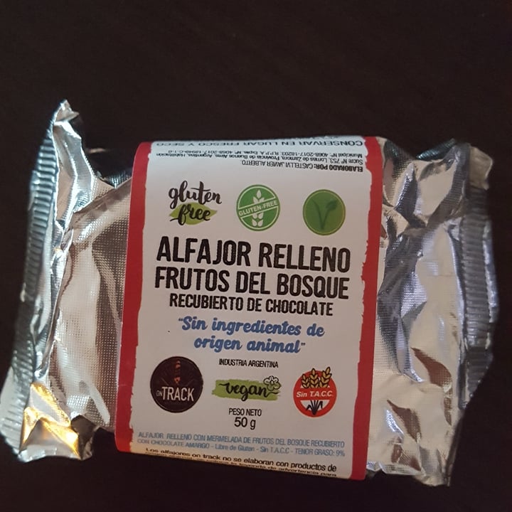 review photo of On Track Alfajor Relleno Frutos Del Bosque shared by @frankie on 14 Jul 2021 - review