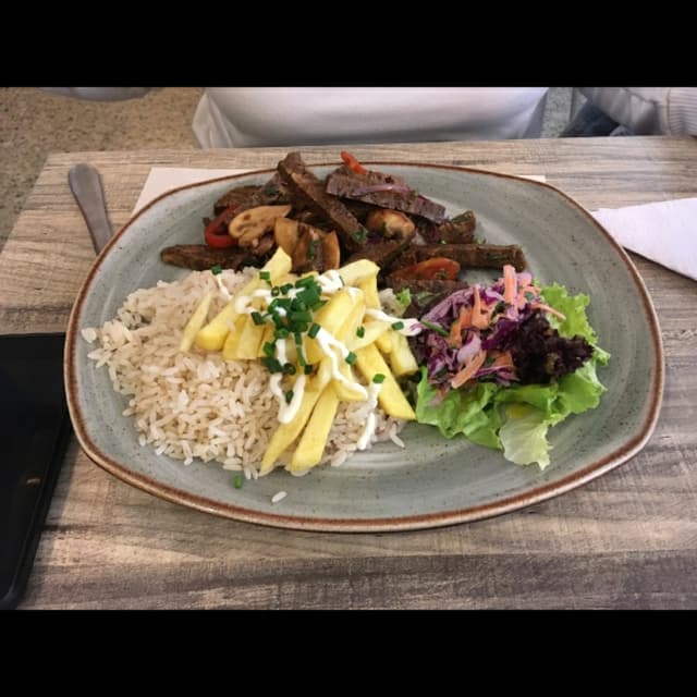 菜肴“Lomo saltado”的照片