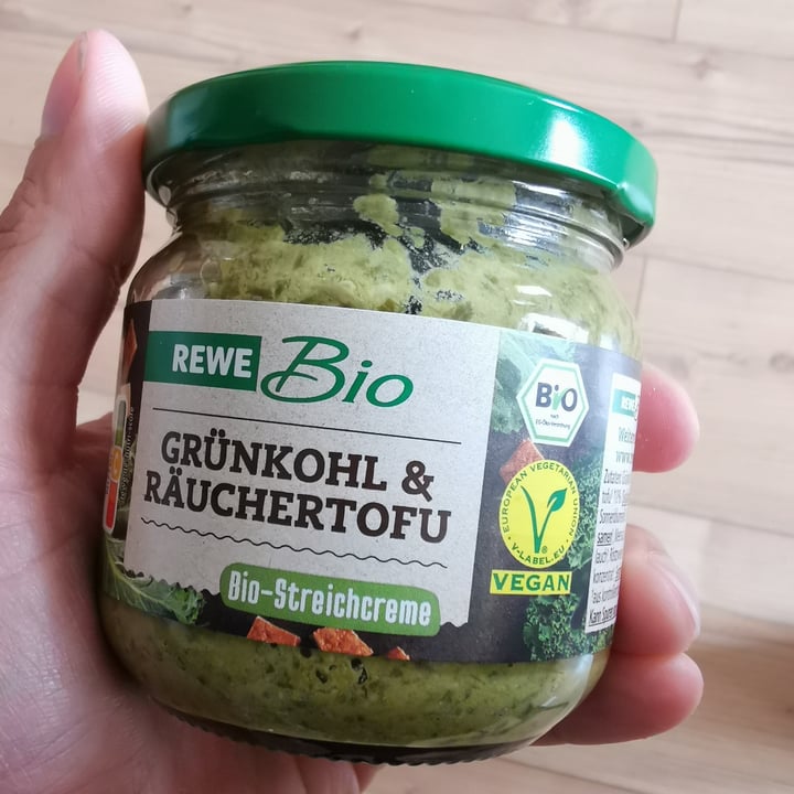 review photo of Rewe Bio Bio-Streichcreme Grünkohl & Räuchertofu shared by @imahappyhonk on 22 Apr 2022 - review