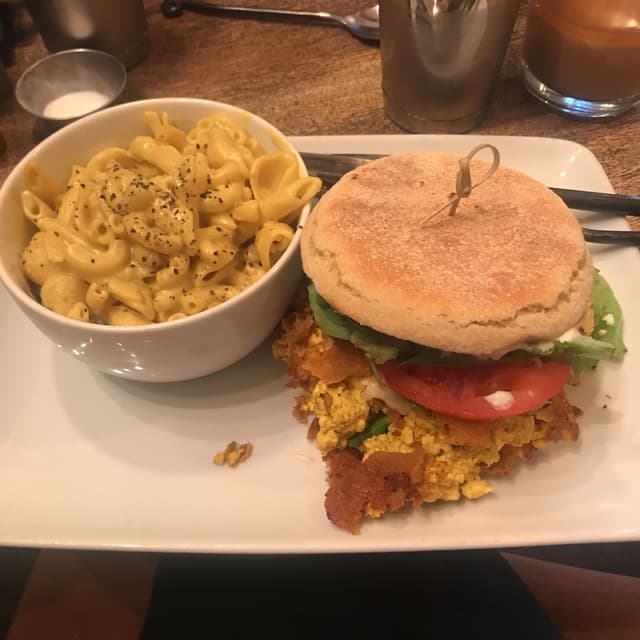 「The English Muffin Melt」の料理の写真