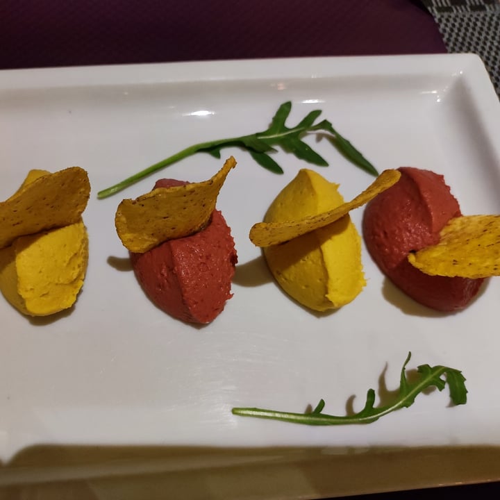 photo of Clorofilla Hummus di ceci alla curcuma e rapa rossa shared by @lula1986 on  04 Apr 2022 - review