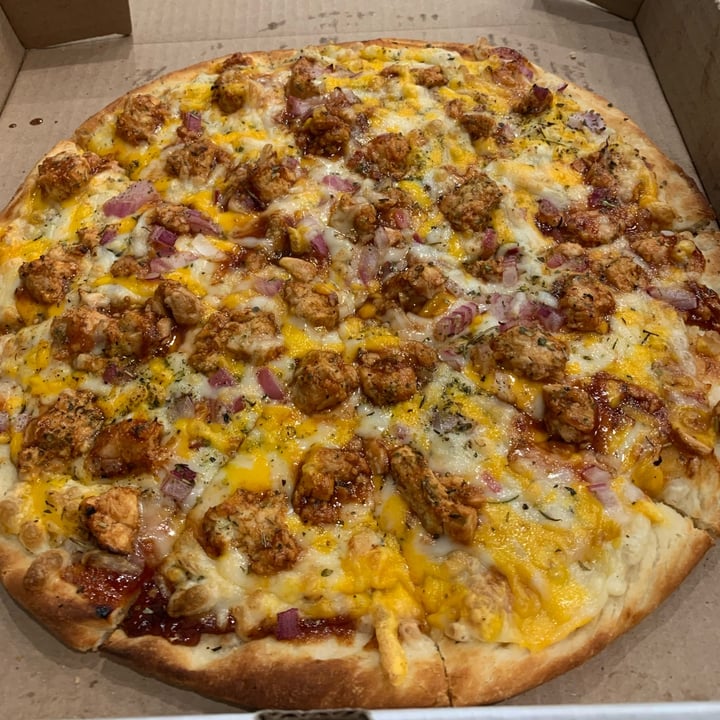review photo of Can't Believe It's Not Meat Old Town Cali BBQ Chik'n Pizza shared by @callum on 20 Sep 2022 - review