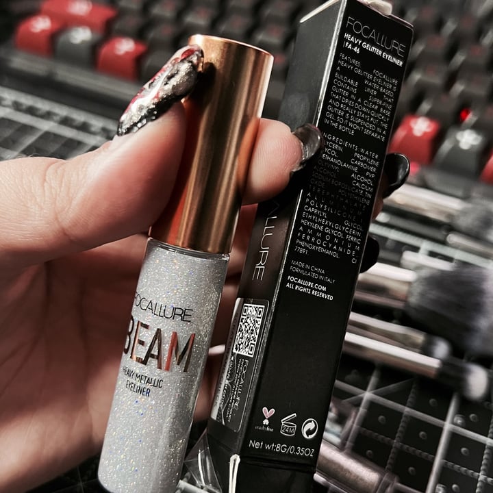 review photo of focallure beam heavy metallic eyeliner shared by @hollowist on 02 Aug 2022 - review