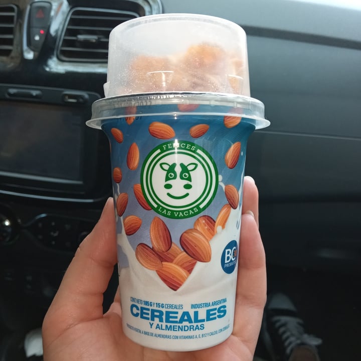 photo of Felices Las Vacas Yogurt de Almendras con Cereales shared by @nazamartinez on  04 Sep 2022 - review