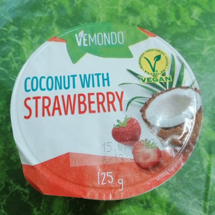photo of Vemondo Bio coconut with strawberry shared by @simod on  30 Jun 2022 - review