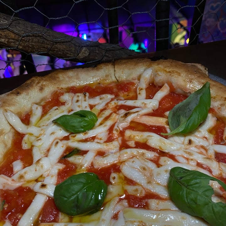 review photo of Lado V Pizza Margarita shared by @limonce11o on 13 May 2022 - review