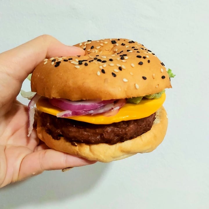 review photo of Mezza9 Classic cheese beyond burger shared by @herbimetal on 16 Apr 2020 - review