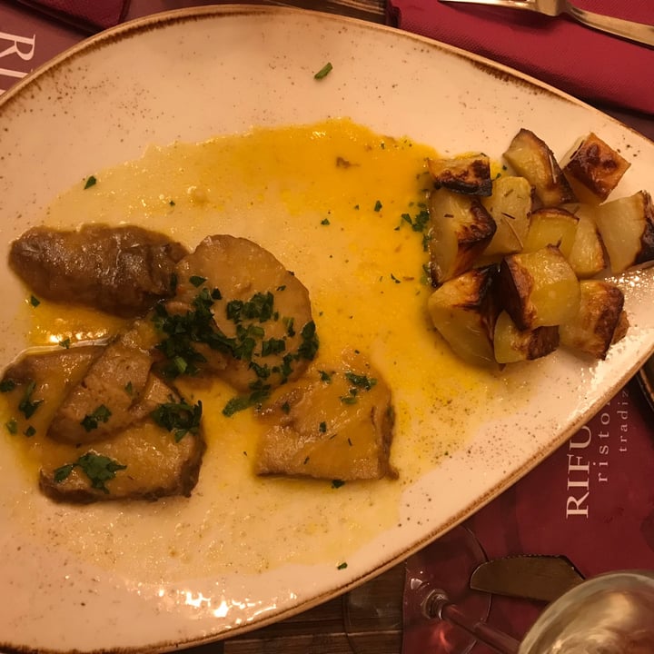 photo of Rifugio Romano Scaloppina di seitain al limone con patate al forno shared by @freefox on  14 Feb 2022 - review