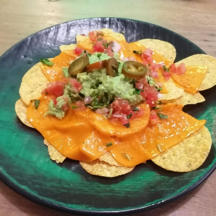 photo of Frutas Prohibidas Nachos con guacamole, pico de gallo y queso fundido shared by @olgabracote on  06 Jun 2021 - review