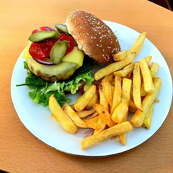 photo of Vegini Burger shared by @janaplantpowered on  08 Apr 2021 - review