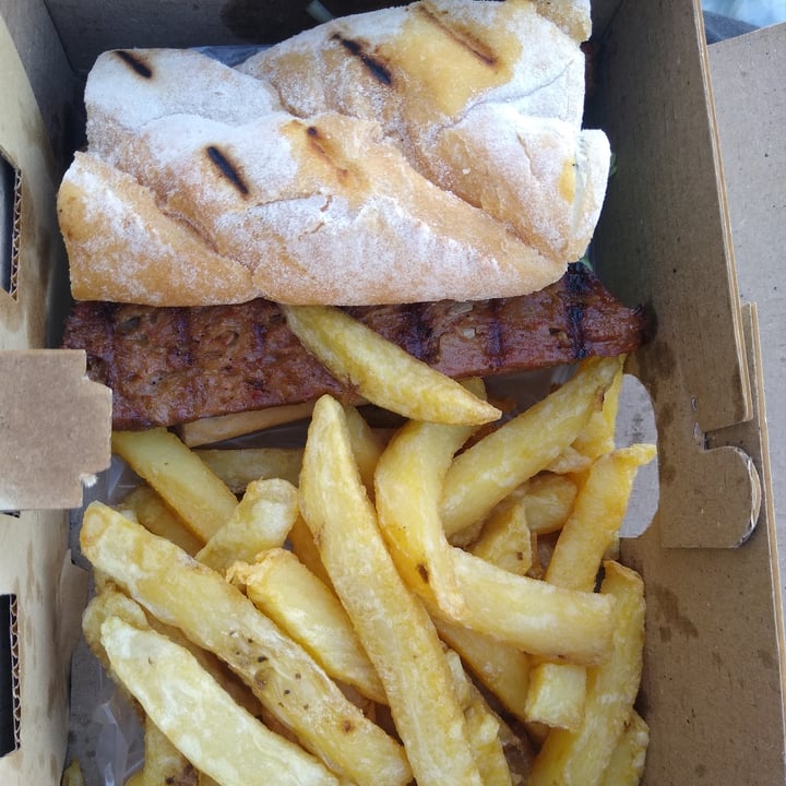 review photo of La Reverde Parrillita Vegana Choripan clásico shared by @ecapli on 07 Mar 2022 - review
