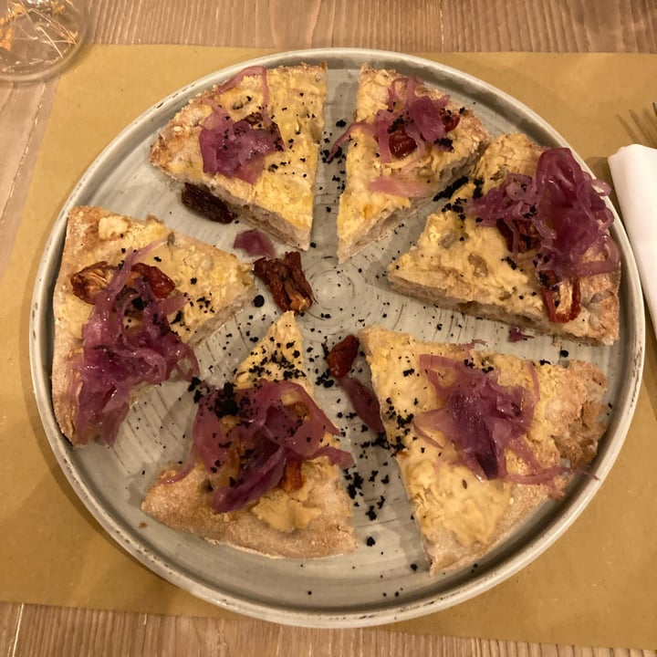 photo of Il Melograno - Naturalmente Buono - Trieste Pizza botanica shared by @sottolapellepodcast on  15 Apr 2022 - review