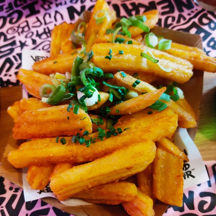 photo of Vegan Junk Food Bar Spicy XL Fries shared by @paquitorres on  25 Apr 2021 - review