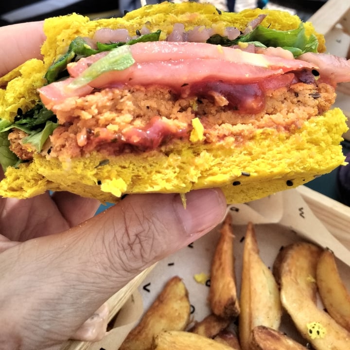 review photo of Flower Burger Spicy Cecio shared by @trizziveg on 27 Aug 2022 - review