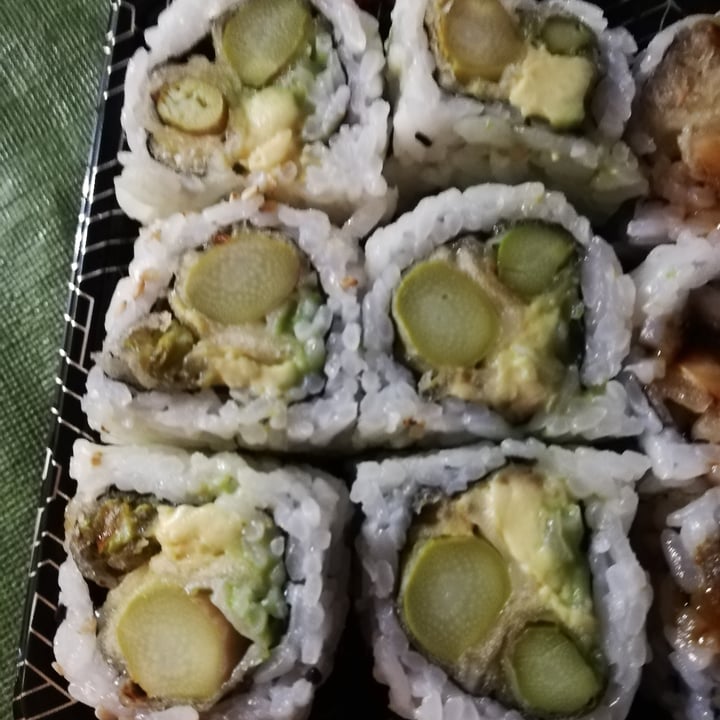 photo of Moon Sushi Tempera Asparagus and Avocado Sushi shared by @svraphael88 on  19 Dec 2020 - review