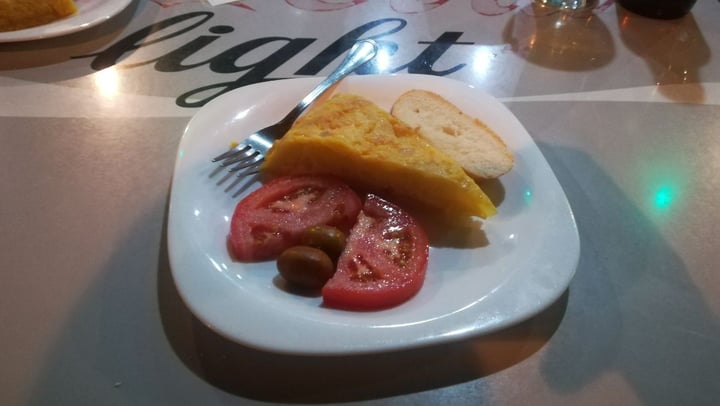 photo of Aloe-Restaurante Vegetariano y Vegano Tapa de tortilla shared by @cayuela on  05 Oct 2019 - review
