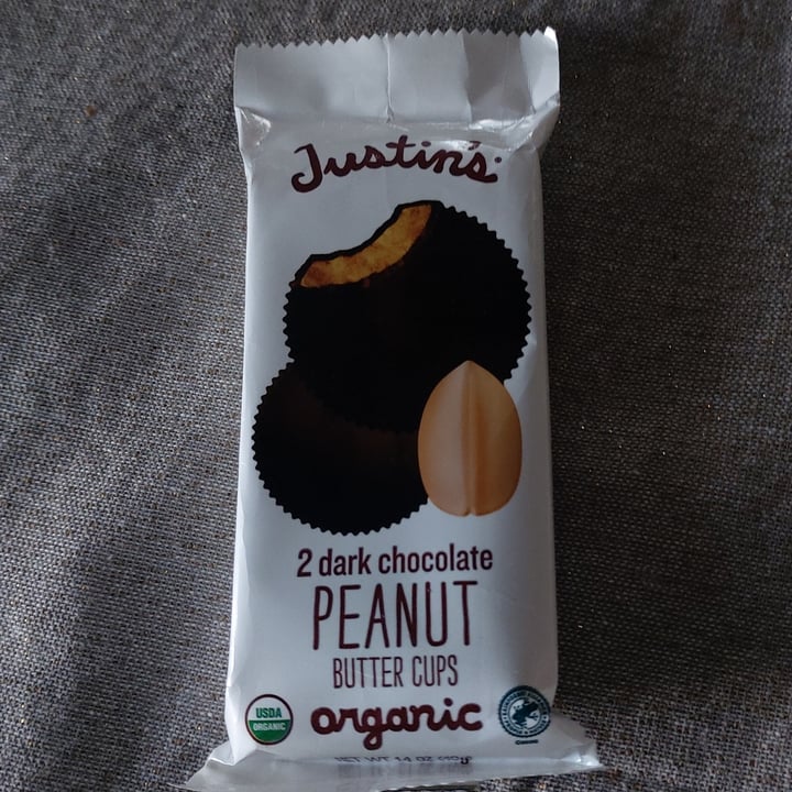 photo of Justin's 2 Organic Dark Chocolate Peanut Butter Cups shared by @giulianamic on  20 Dec 2022 - review