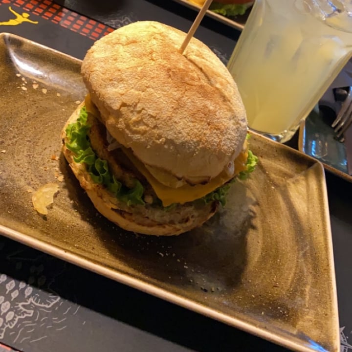 photo of PETER PANE Hamburg Blankenese Burgergrill & Bar Vegan Chips Burger shared by @tahneebgn on  28 Jul 2020 - review